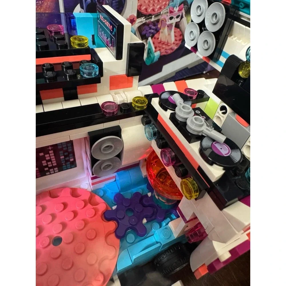 LEGO Movie 2 Pop-Up Party Bus 70828 Complete Set w/Minifigures & Box - No Manual